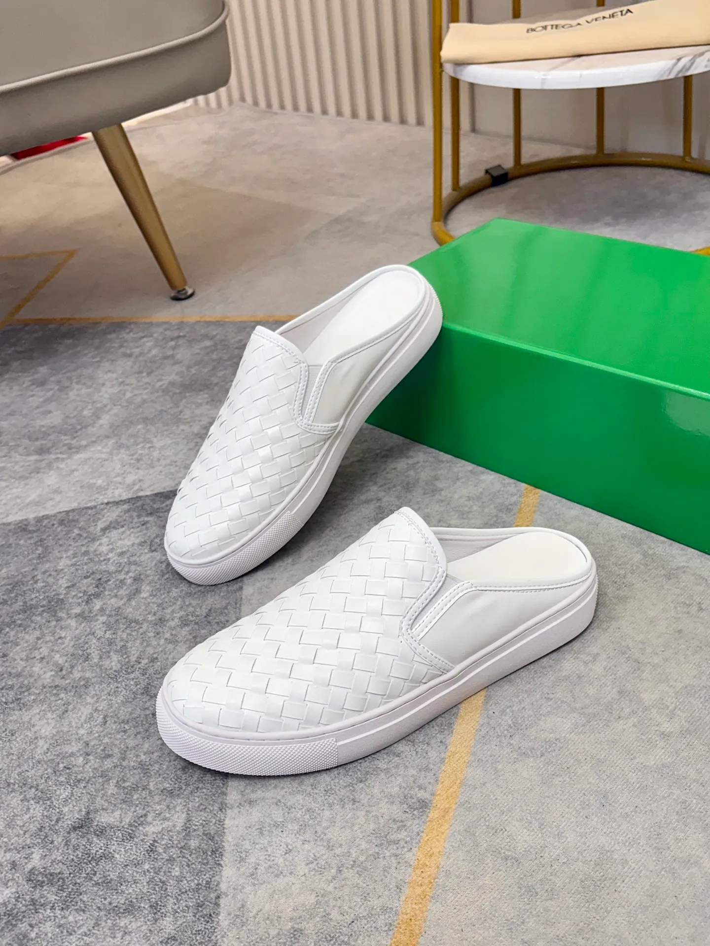 P380 BV men's casual half-drag👞. Handsome and versatile low-top shoes, woven cowhide upper, pigskin lining 🌺🌺perfect shoe last, 🌲🌲fashionable and handsome, comfortable on the feet, 🚗🚗wear-resistant and non-slip rubber outsole. Code number: 38-44. 45 is custom-made and cannot be returned or exchanged